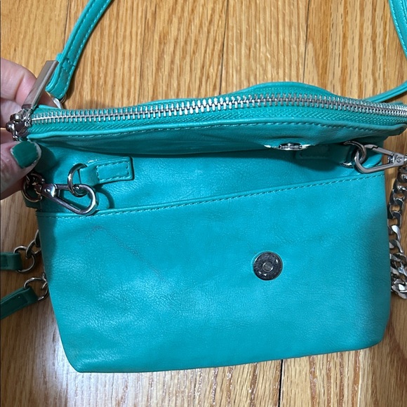 Charming Charlie Turquoise Crossbody Bag with Chain Strap - Picture 4 of 6
